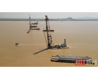 马来西亚鲁巴跨海大桥最后一个水中墩施工完成