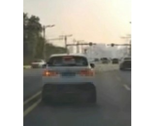 违法驾驶员积极“认罪”逗乐交警，男子知错即改获肯定