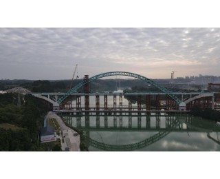 成渝中线高铁沱江特大桥顺利合龙