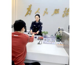 身份证到期不用愁，江汉公安便民服务解民忧
