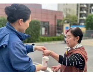 江夏明泽苑社区开展“暖心早餐”派送活动