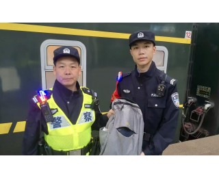 乘客遗失近万元电子设备，轨道民警与铁警接力追回