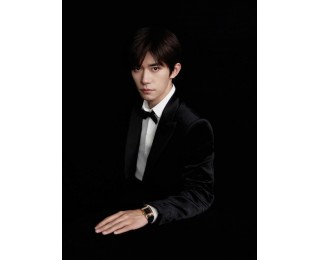 24岁易烊千玺凭借电影《小小的我》成为金鸡奖最年轻影帝，打破刘烨保持21年的纪录