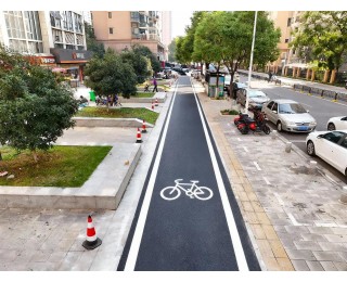 东西湖区璟汇路做了“微手术”，方便了孩子上学和居民上班