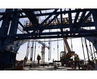 沪宁合高铁上海特大桥跨蒲华塘连续梁中段顺利合龙