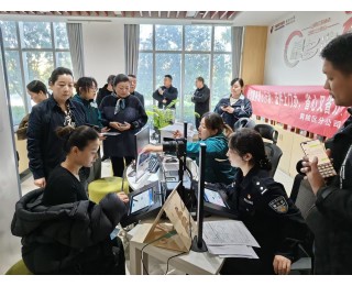 武汉黄陂：警邮联动，换证不用出门