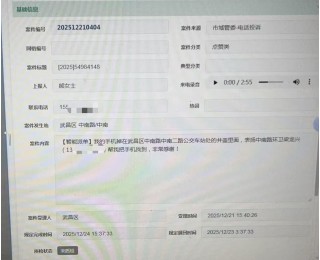 女子手机不慎“溜”进下水道，武昌环卫出手捞起手机获点赞