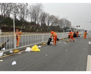 青山迎春跑如期举行，环卫工人30分钟“一键复原”赛道洁净