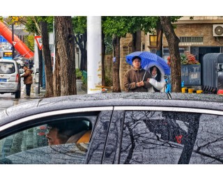 武汉启动低温雨雪冰冻灾害四级应急响应，发布全体市民扫雪除冰倡议书