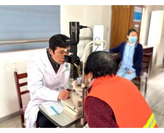 守护“城市美容师·光明计划”为慈惠街环卫工点亮清晰视界