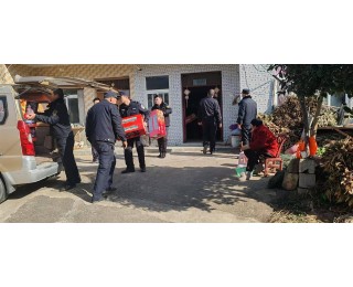 黄陂区蔡店街道查扣30余件非法存储的烟花爆竹