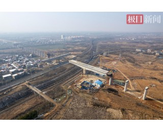 1.2万吨梁体空中转身，合武高铁塘埠口滠水特大桥跨越京广铁路