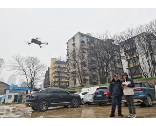 武汉这两个区放飞无人机，巡查辖区积存垃圾