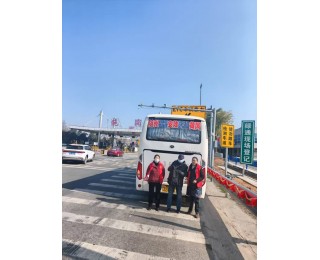 六旬旅客丢失万元，阳逻客运站务员追到高速收费站归还