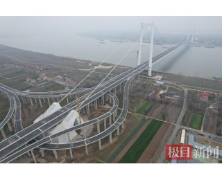 双柳长江大桥“攻坚尖兵”，为长江在建最宽钢箱梁悬索桥注入红色动能