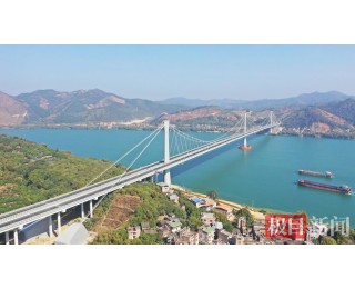 世界最大跨径独柱式三塔空间缆悬索桥建成！广西苍容高速通车
