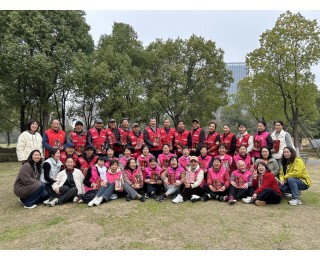 击鼓传花、跳房子……碧海社区老兵和巾帼志愿者这样过节