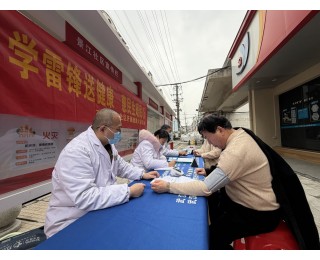 健康义诊暖民心！洪山街道景江社区开展学雷锋健康义诊志愿服务活动