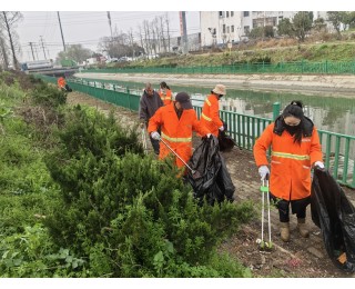 清沟护渠换新颜，长青环卫公司守望一渠清水