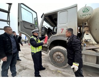 蔡甸交警开展“送教上门”活动，把交通安全课堂搬到企业