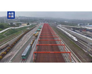 渝万高铁全线进入铺轨阶段