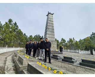 中交二航局平宜高速项目党支部赴南漳陆坪烈士陵园开展祭扫活动