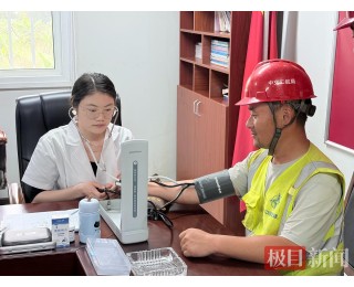 中交二航局东莞地铁项目开展健康义诊进工地活动