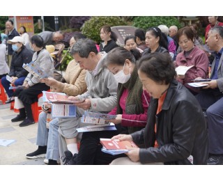 别再说国家安全离你很远！武汉国动办进社区，手把手教你防空防灾“保命技能”