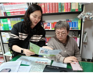 禁毒宣传进商铺，守护社会安全线