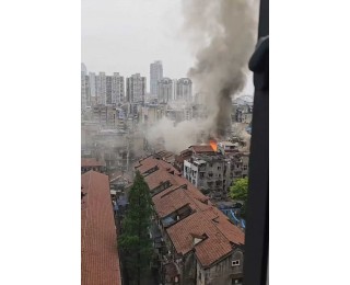 武汉长堤街一居民楼发生火灾，硚口应急通报：未造成人员伤亡