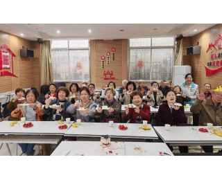 社区举办长者季度生日会，银龄欢歌同庆生