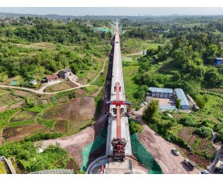 西渝高铁达州至广安段完成架梁