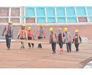 广西：柳覃高速春日施工忙