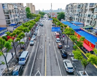 汉阳城管进社区，赋能非遗街区道路焕新提质惠民生