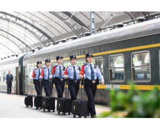 她们，平均年龄29岁，不仅是一道流动的风景线