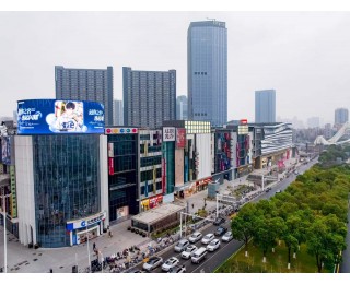 光谷步行街环境升级 给市民和游客带来新体验