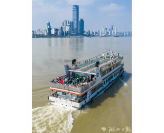 登甲板、吹江风，五一来武汉，坐轮渡就对了！