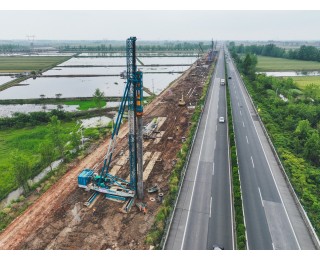 大道扩容，一线探营②|汉宜高速改扩建驶入快车道：以桥代路，2216根管桩“站稳脚跟”