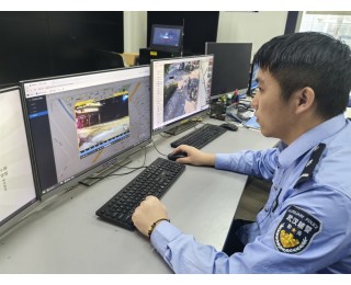 东西湖辅警深夜忙碌3小时“追”回走失的老人