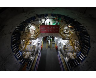 深汕铁路深圳龙岗隧道超大直径盾构机启动掘进